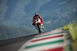 开云体育入口-黄鸭搅动绿茵场，当日本队用不完美击碎法国队的完美主义