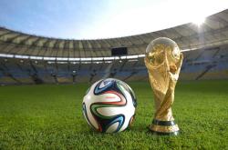 开云体育中国-孤星鏖战，维斯塔潘扛起红牛，与阿斯顿马丁的银绿风暴决斗