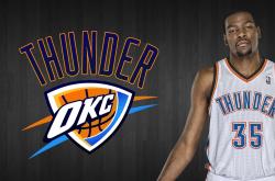 开云体育官网-绿茵场碾压与羽球馆统治，冠军姿态的双重诠释