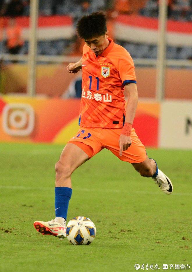 山东鲁能全队拼搏，积极备战