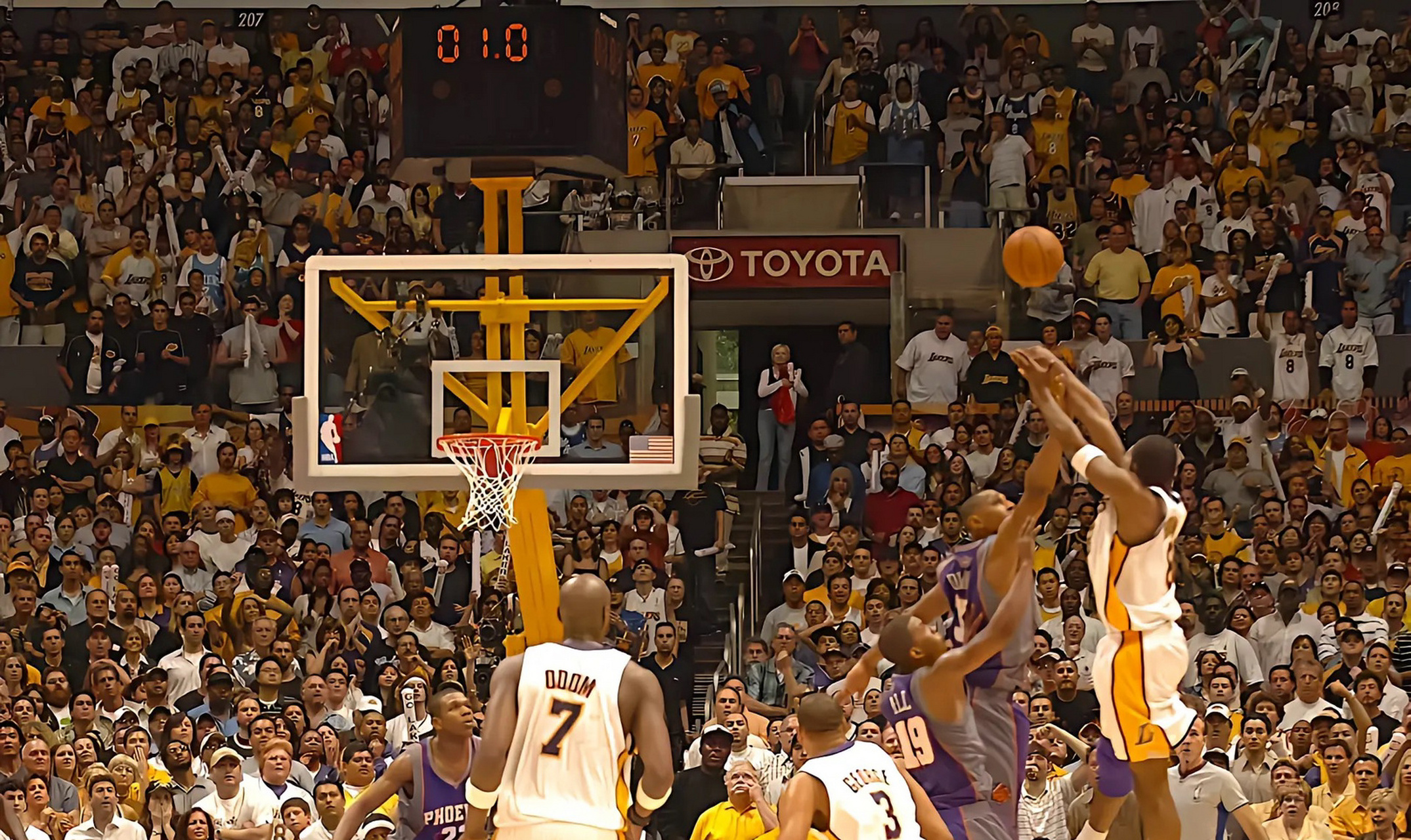 世界篮球巅峰对决，强手如云场面火爆