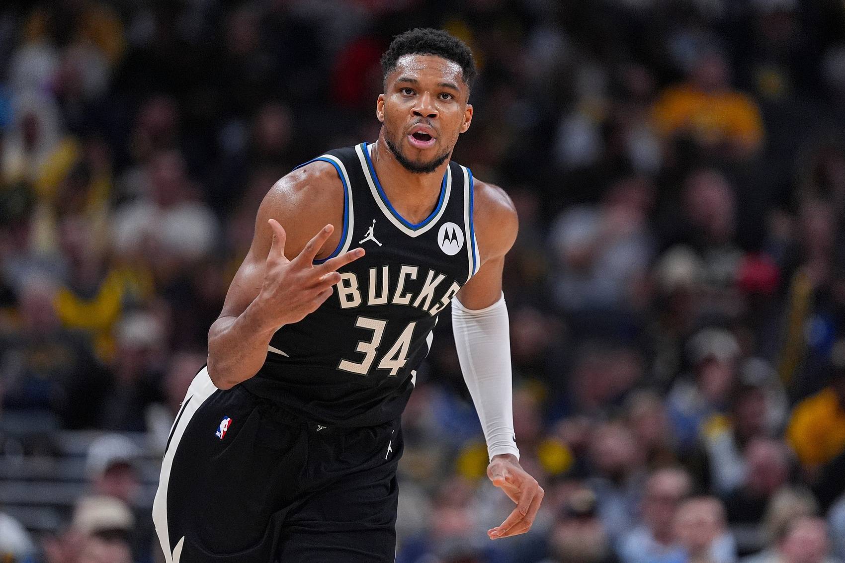 步行者横扫骑士，字母哥点燃赛场的简单介绍