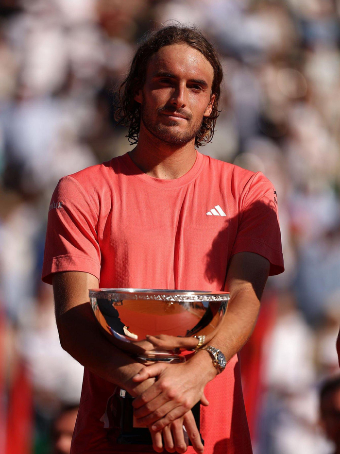 包含戴维斯杯碾压美网，西西帕斯高光表现的词条