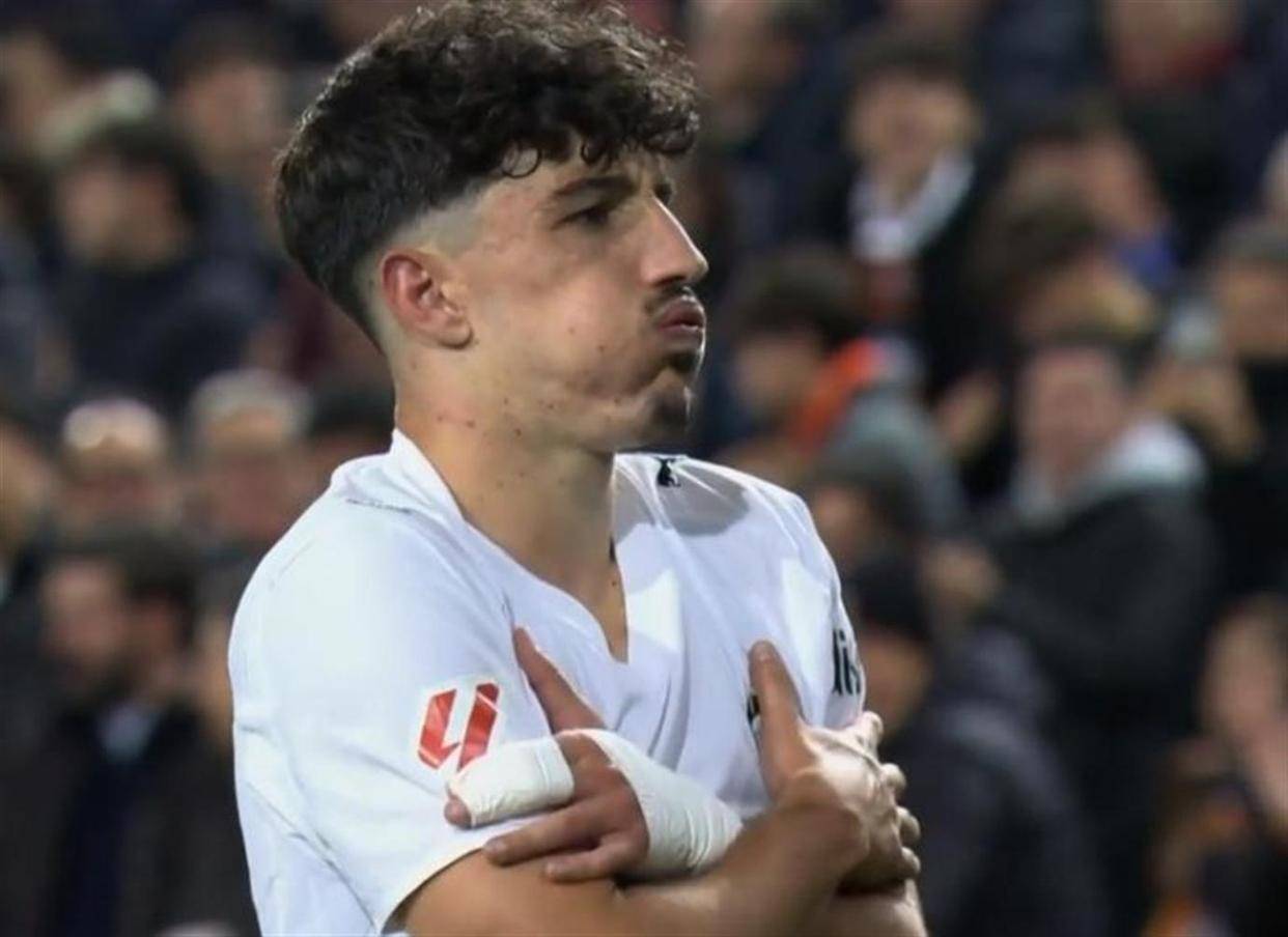 包含瓦伦西亚逆转中国,阿尔瓦雷斯送出助攻的词条 包含瓦伦西亚逆转中国,阿尔瓦雷斯送出助攻的词条